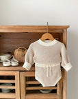Neutrales Strickset