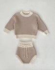 Neutrales Strickset