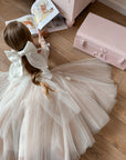 Penelope handgefertigtes Spitzenkleid für Blumenmädchen