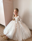 Penelope handgefertigtes Spitzenkleid für Blumenmädchen