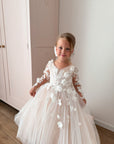 Penelope handgefertigtes Spitzenkleid für Blumenmädchen