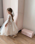 Penelope handgefertigtes Spitzenkleid für Blumenmädchen