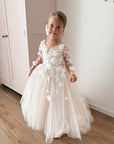 Penelope handgefertigtes Spitzenkleid für Blumenmädchen