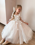 Penelope handgefertigtes Spitzenkleid für Blumenmädchen