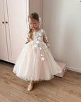 Penelope handgefertigtes Spitzenkleid für Blumenmädchen