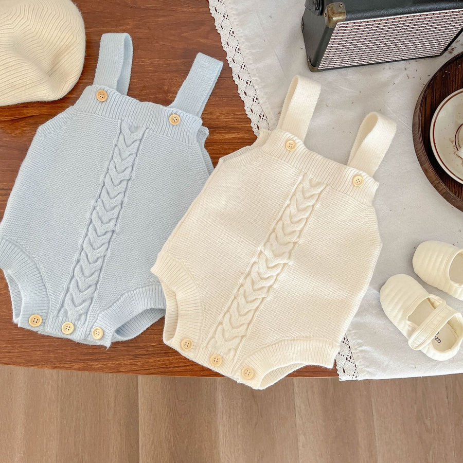 Set aus Strickjacke und Overall
