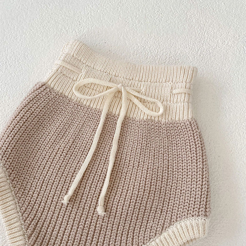 Neutrales Strickset