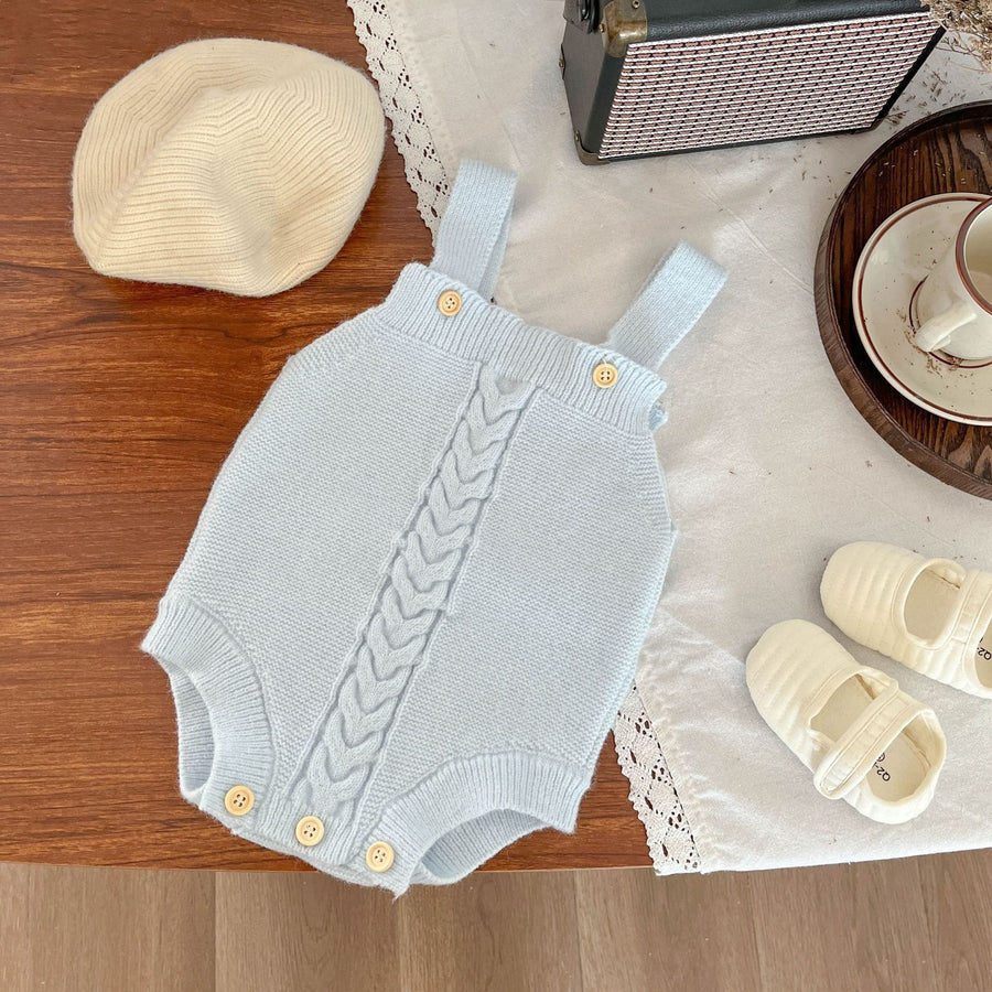 Set aus Strickjacke und Overall