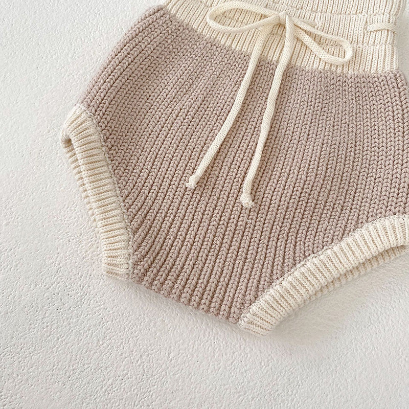 Neutrales Strickset
