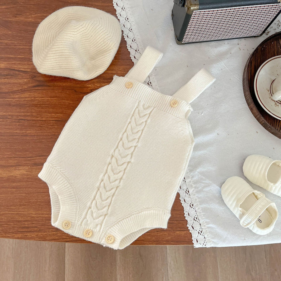 Set aus Strickjacke und Overall