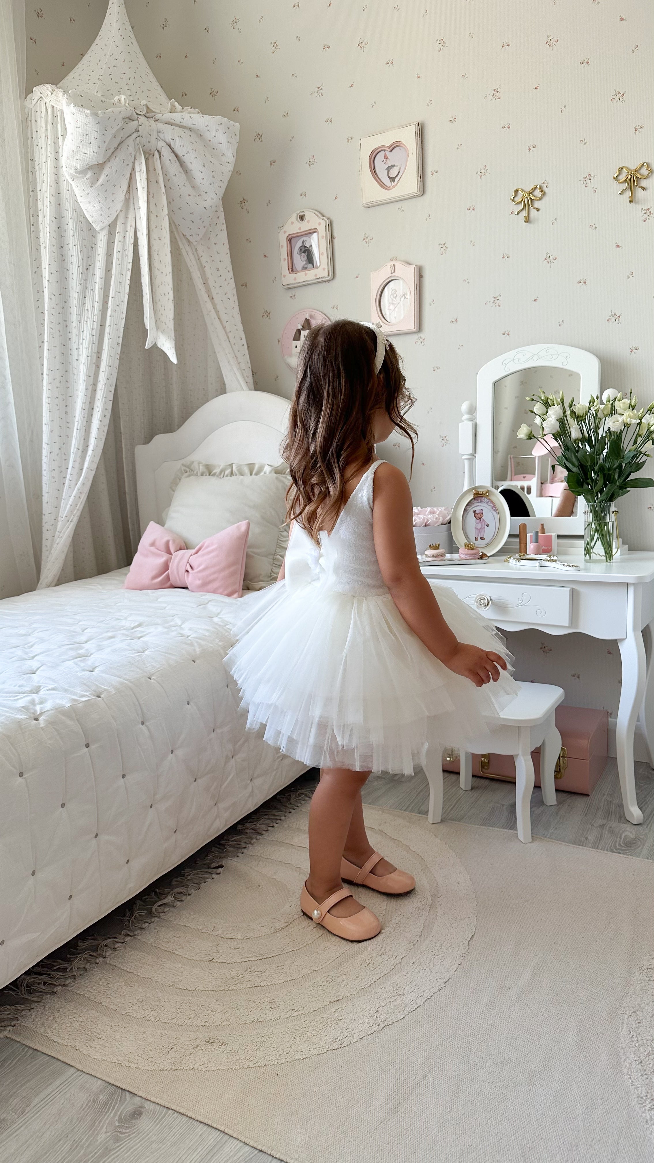 Luxuriöses handgefertigtes Kleid für besondere Anlässe