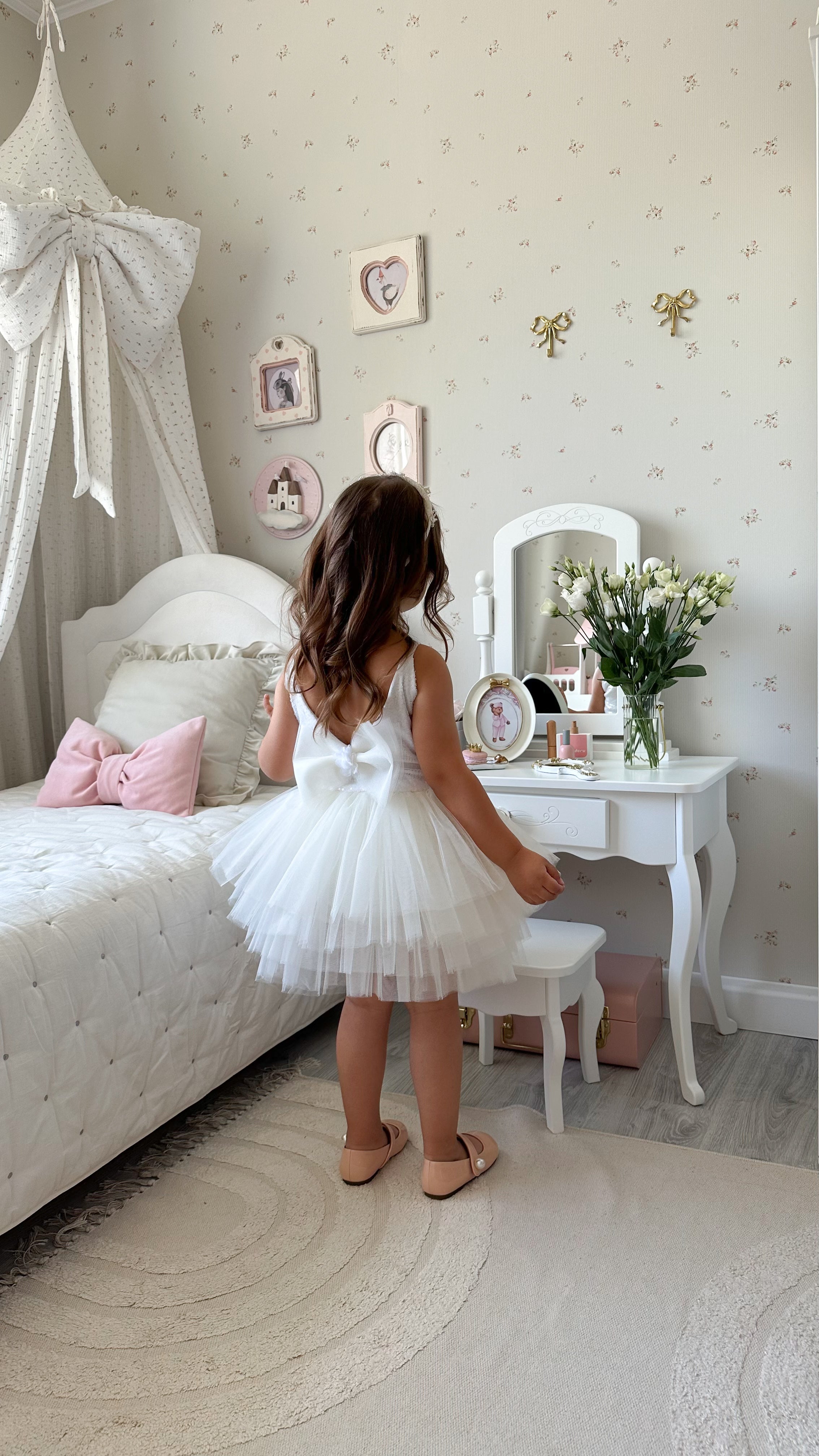 Luxuriöses handgefertigtes Kleid für besondere Anlässe