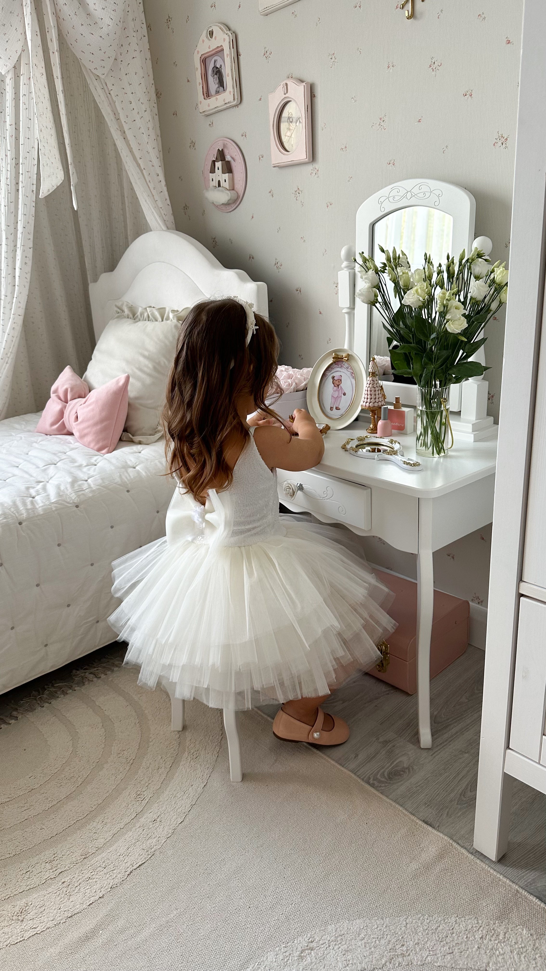 Luxuriöses handgefertigtes Kleid für besondere Anlässe