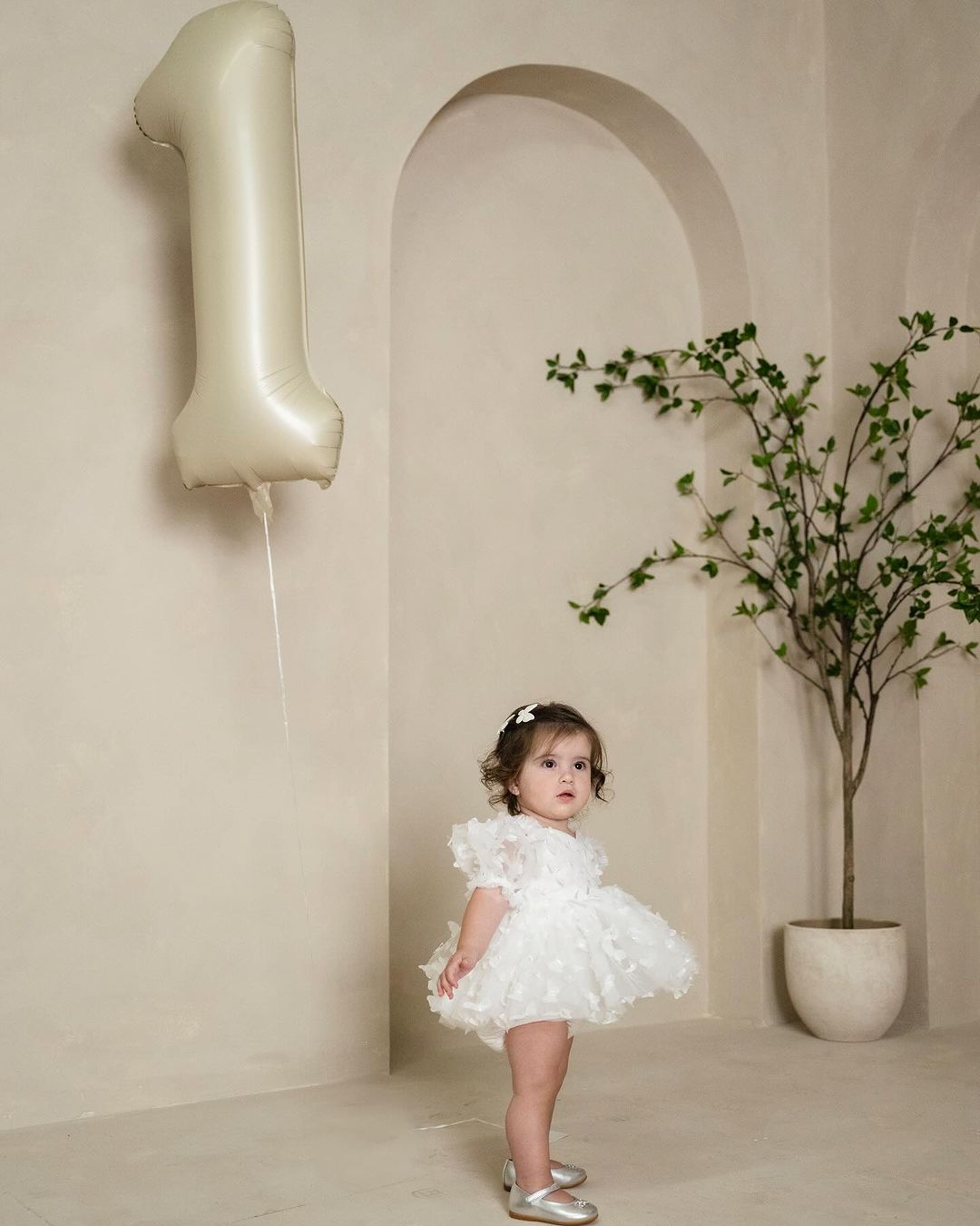 Weißer Schmetterlings-Strampler von MIK &amp; ME (Vorbestellung)