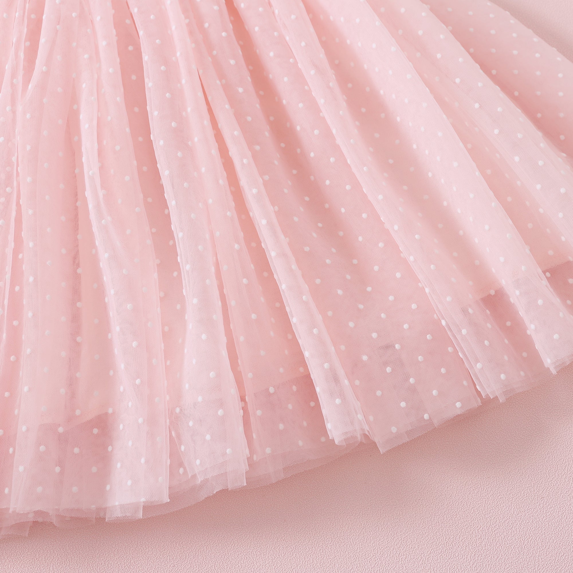 فستان منقط للحفلات السويسرية