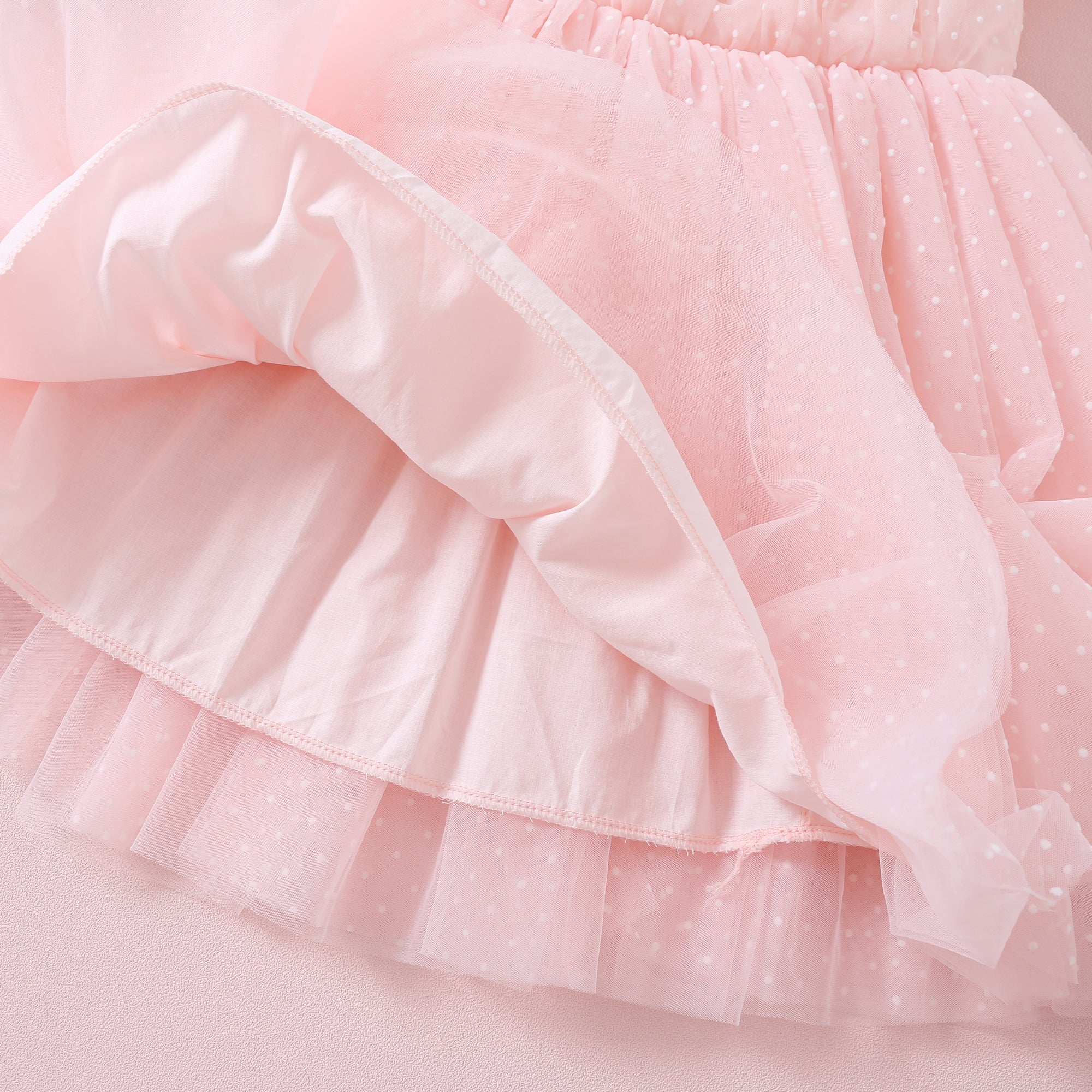 فستان منقط للحفلات السويسرية