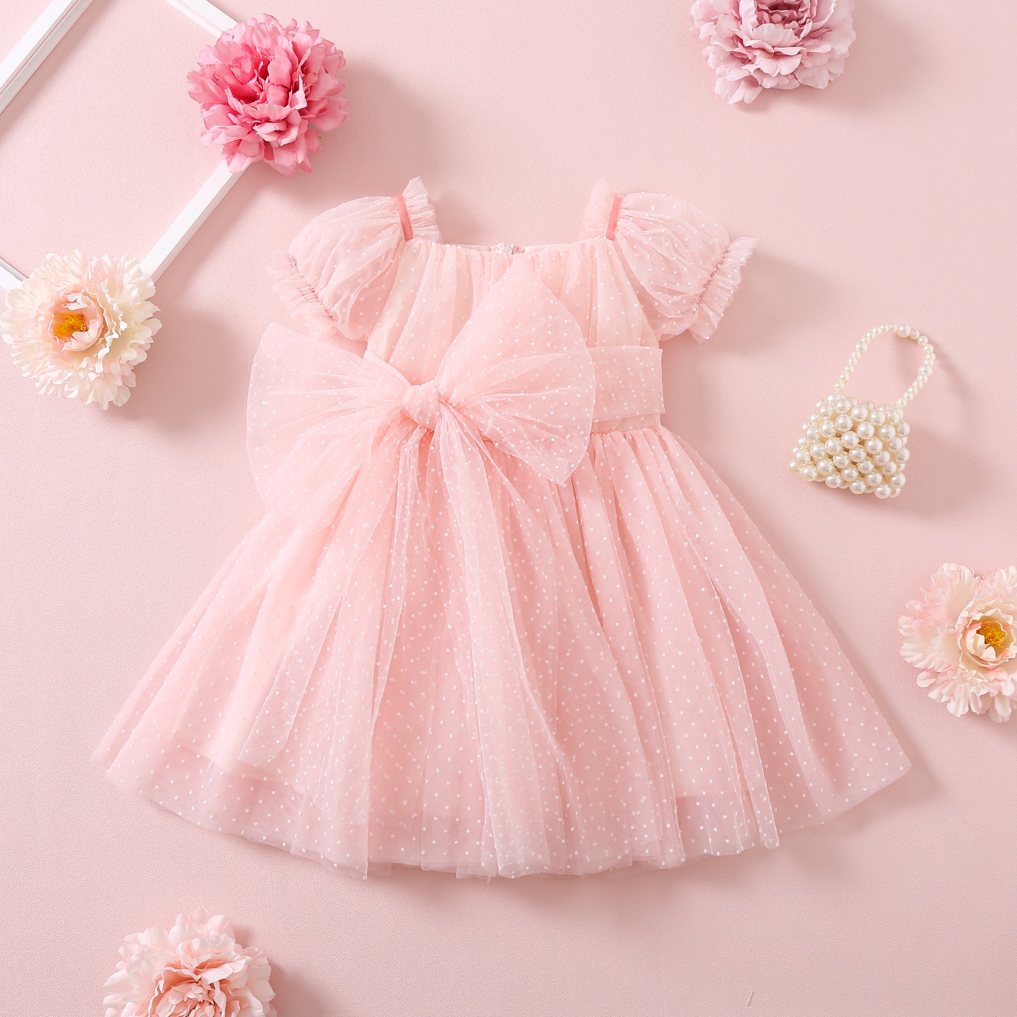 فستان منقط للحفلات السويسرية