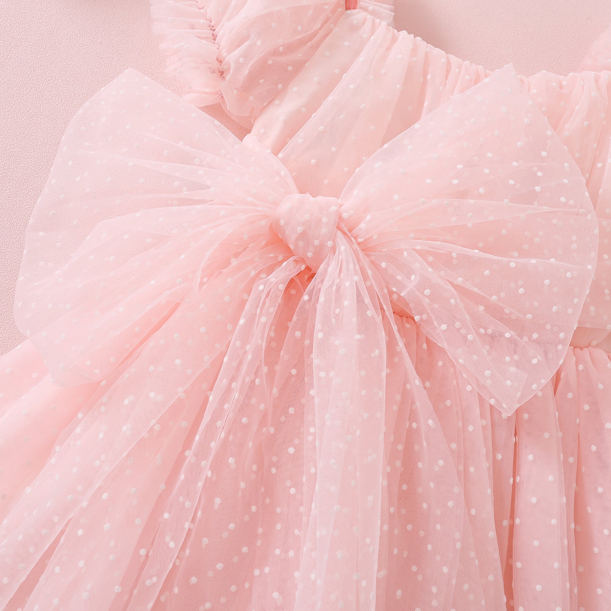 فستان منقط للحفلات السويسرية