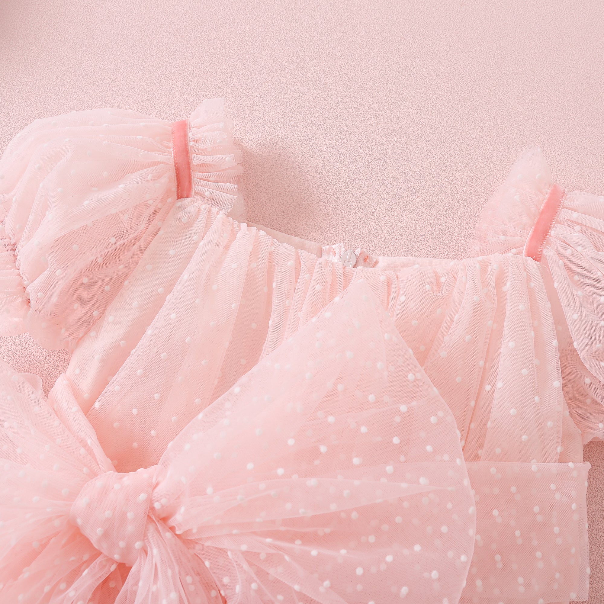 فستان منقط للحفلات السويسرية