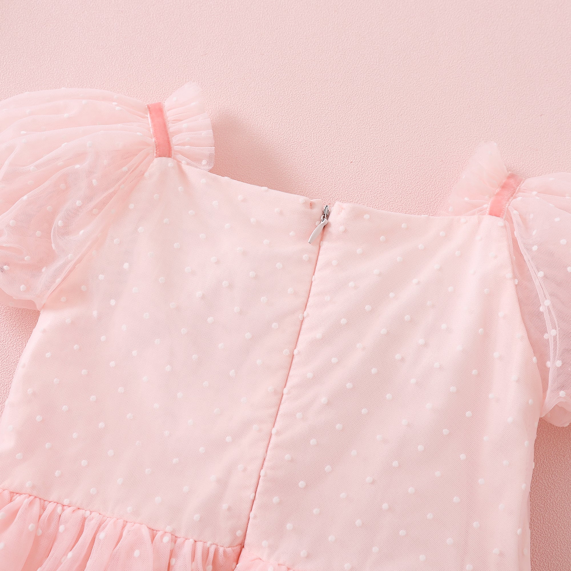 فستان منقط للحفلات السويسرية