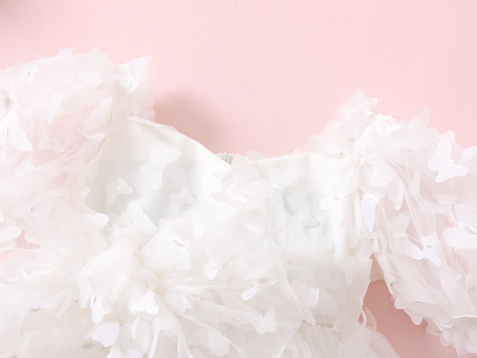 Weißer Schmetterlings-Strampler von MIK &amp; ME (Vorbestellung)