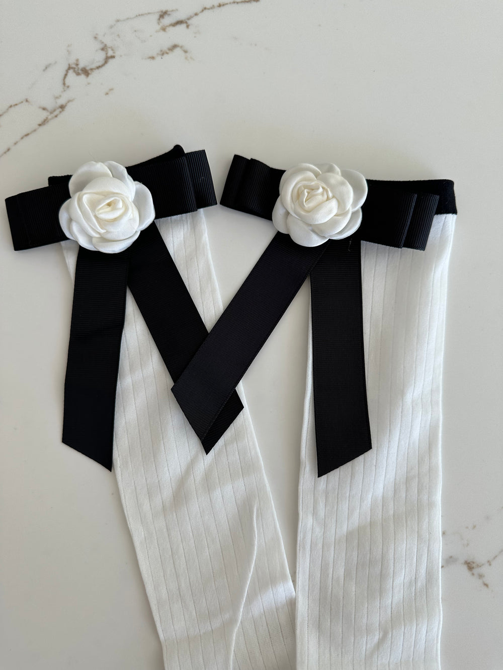 Weiße Kniestrümpfe