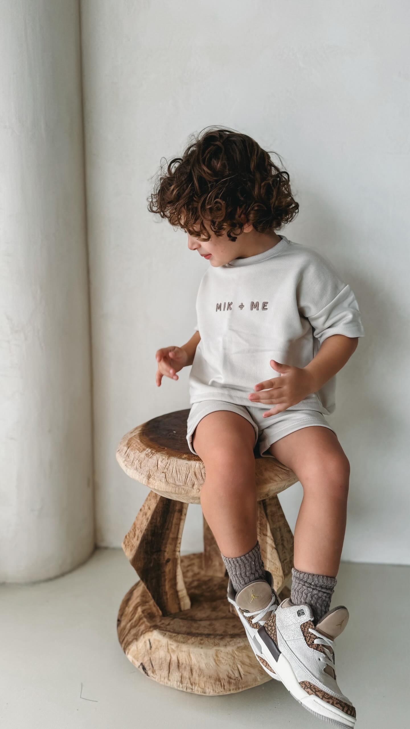 Exklusives T-Shirt- und Shorts-Set von Mik &amp; Me