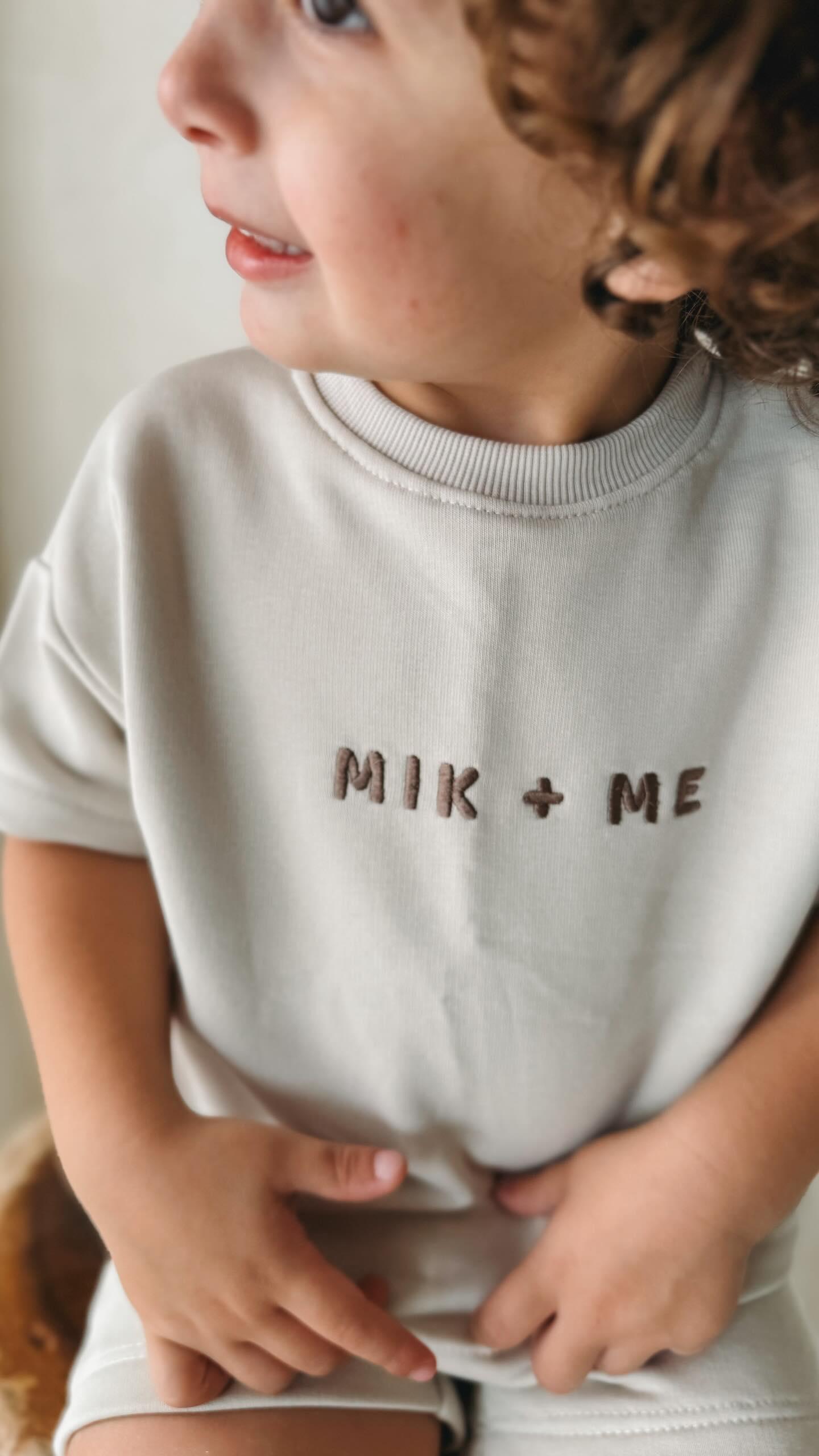 Exklusives T-Shirt- und Shorts-Set von Mik &amp; Me