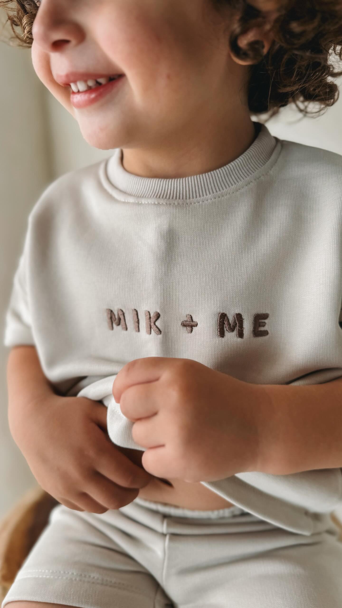 Exklusives T-Shirt- und Shorts-Set von Mik &amp; Me