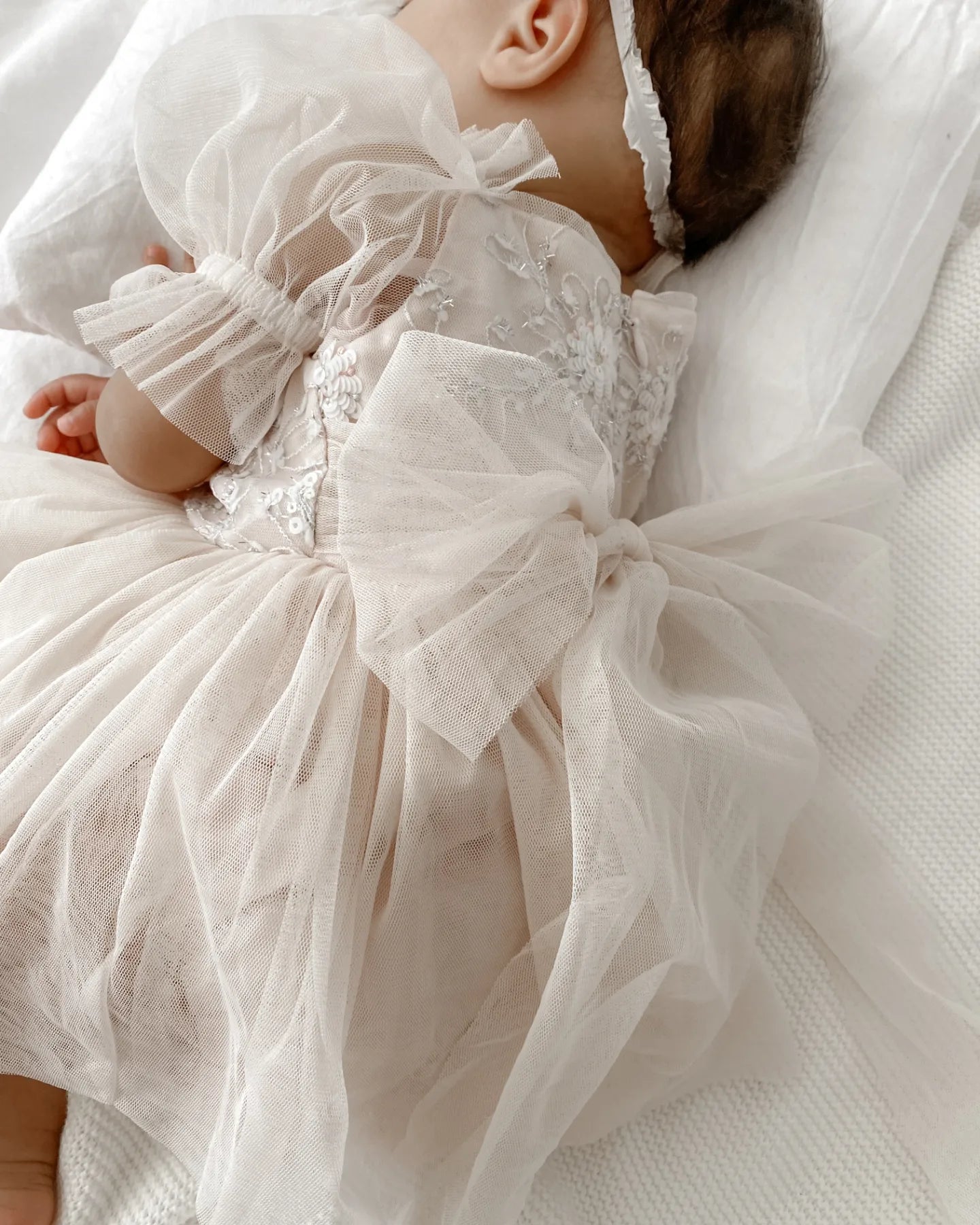 Flora-Strampelkleid und passende Haarschleife (ROSA)