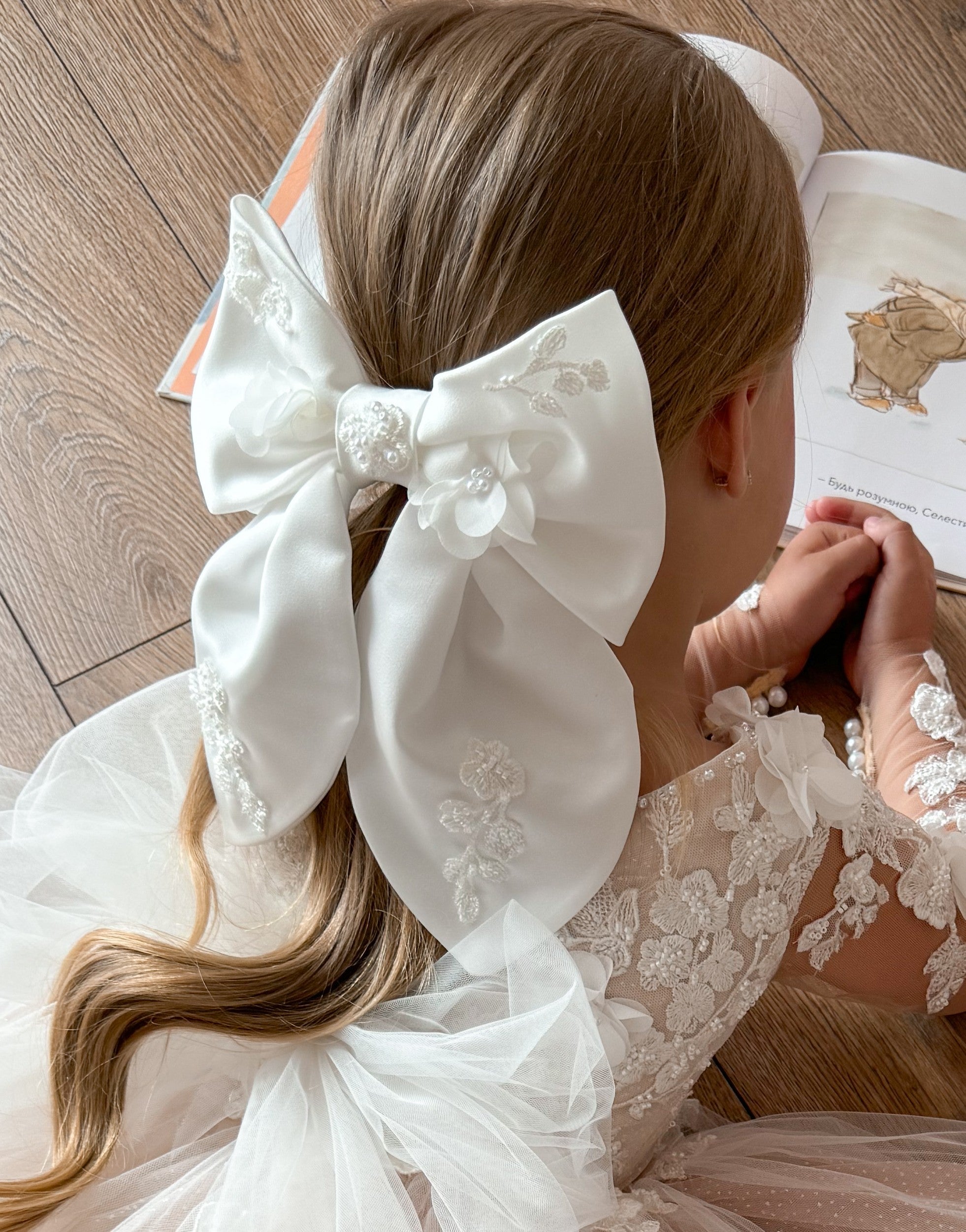 Handgemachte Haarschleife aus Spitze