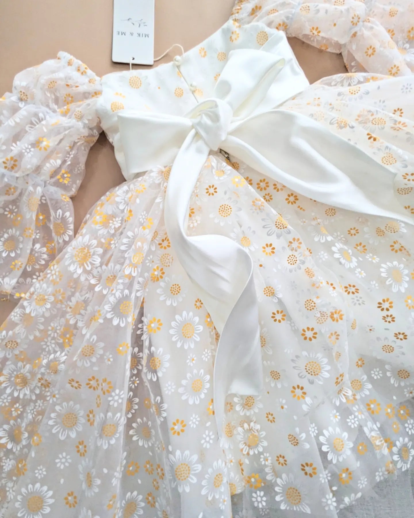 Luxuriöses Daisy Dreams-Kleid (Auf Bestellung gefertigt)