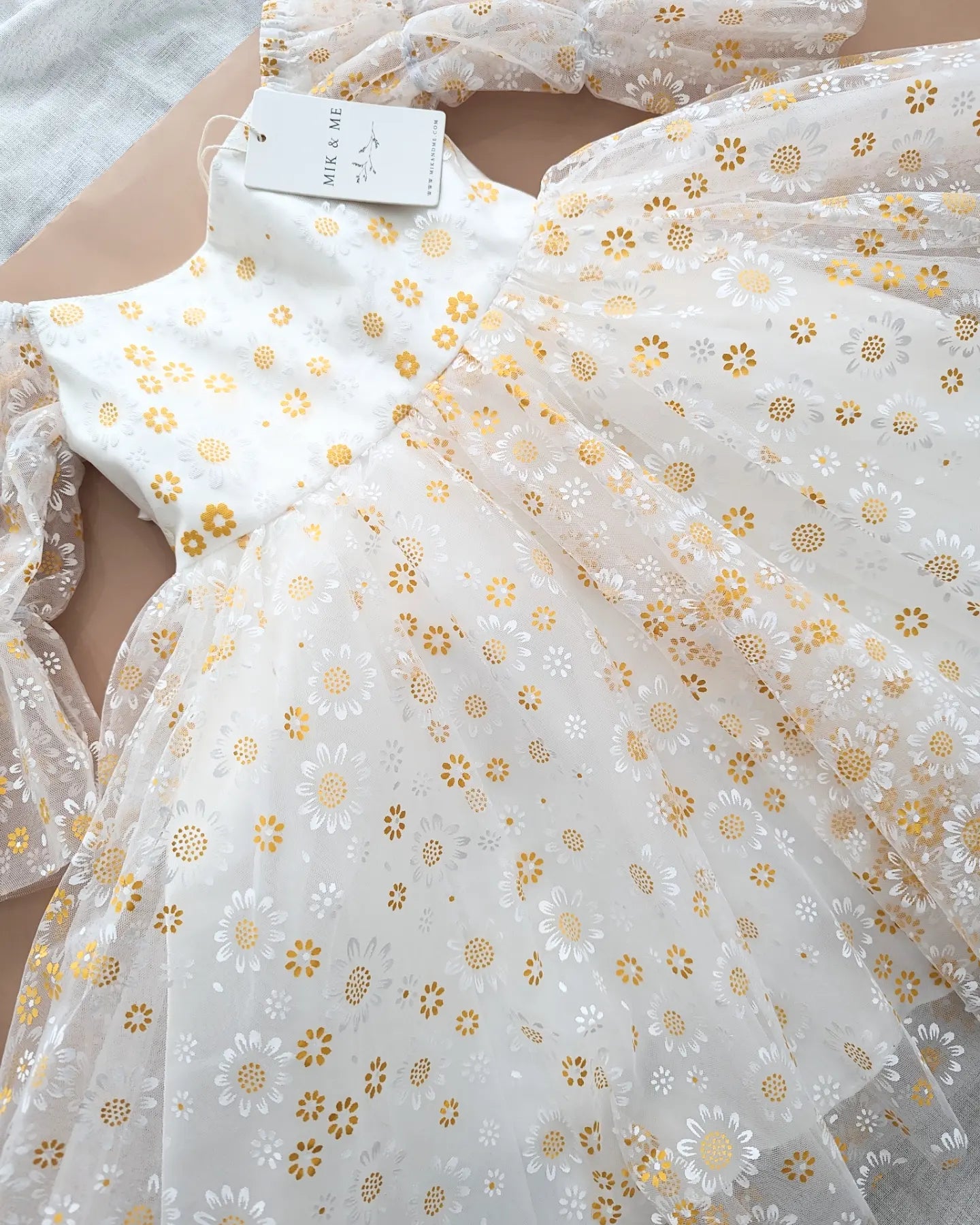 Luxuriöses Daisy Dreams-Kleid (Auf Bestellung gefertigt)