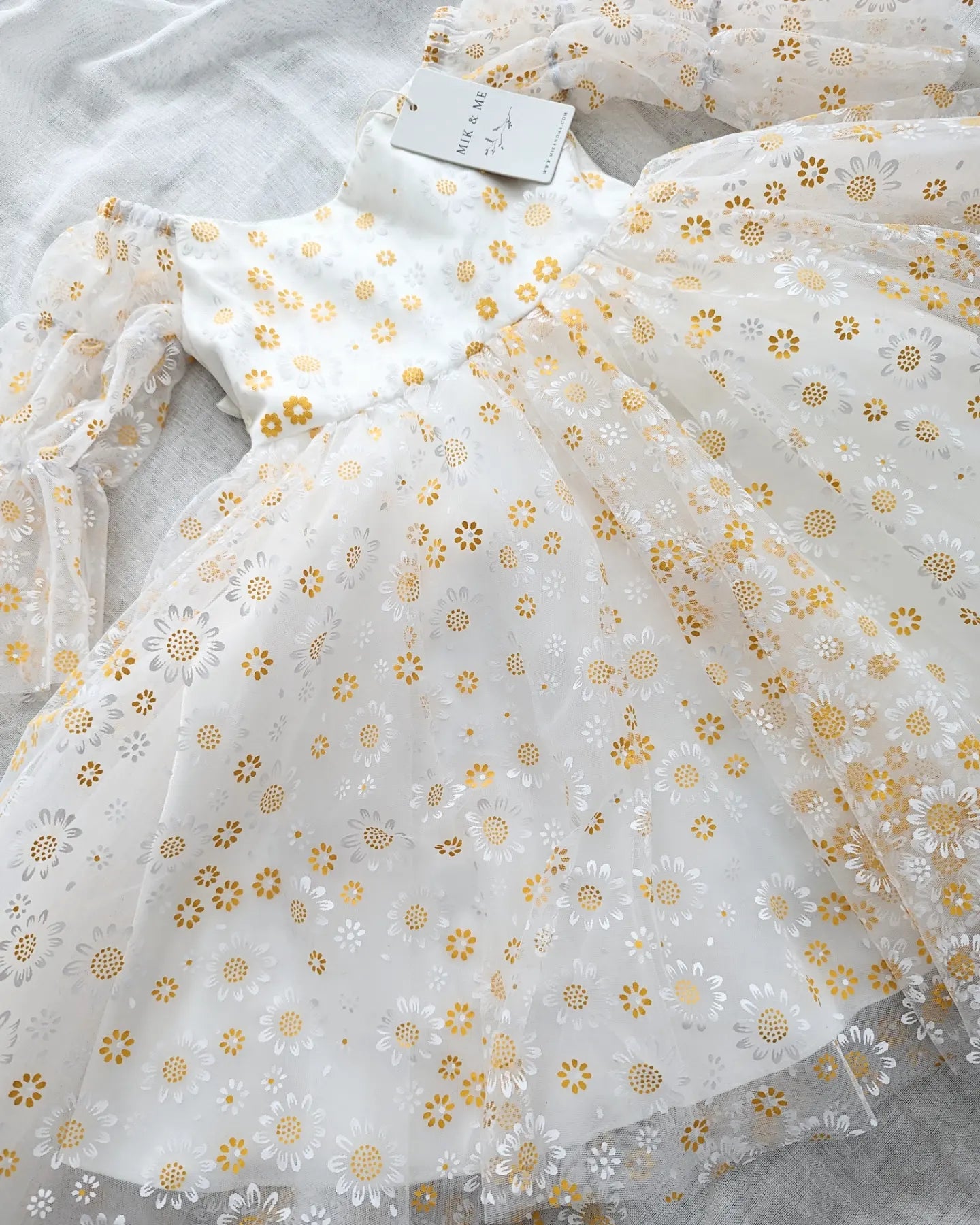 Luxuriöses Daisy Dreams-Kleid (Auf Bestellung gefertigt)