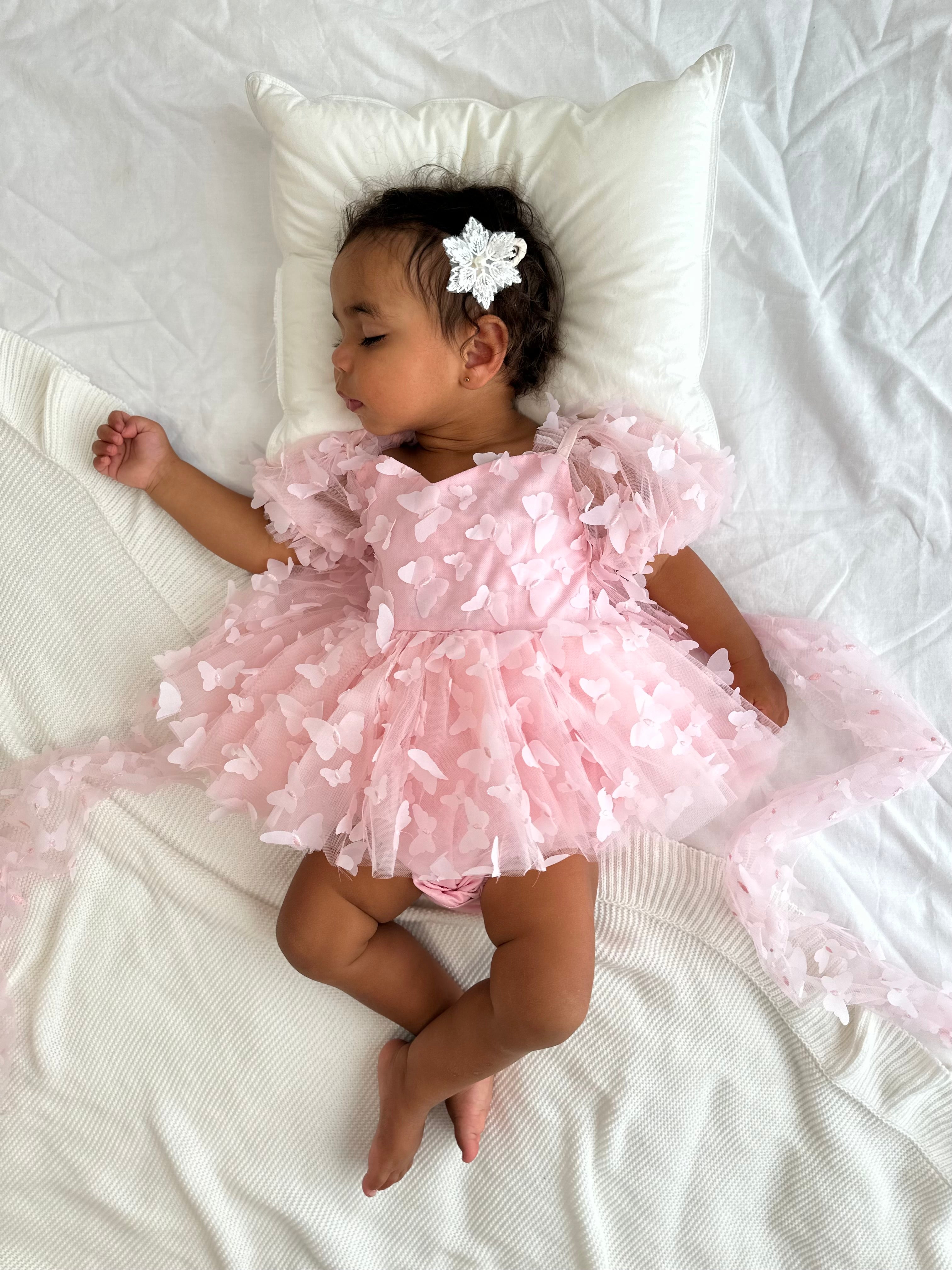 MIK &amp; ME Rosa Schmetterlings-Strampler (Vorbestellung)