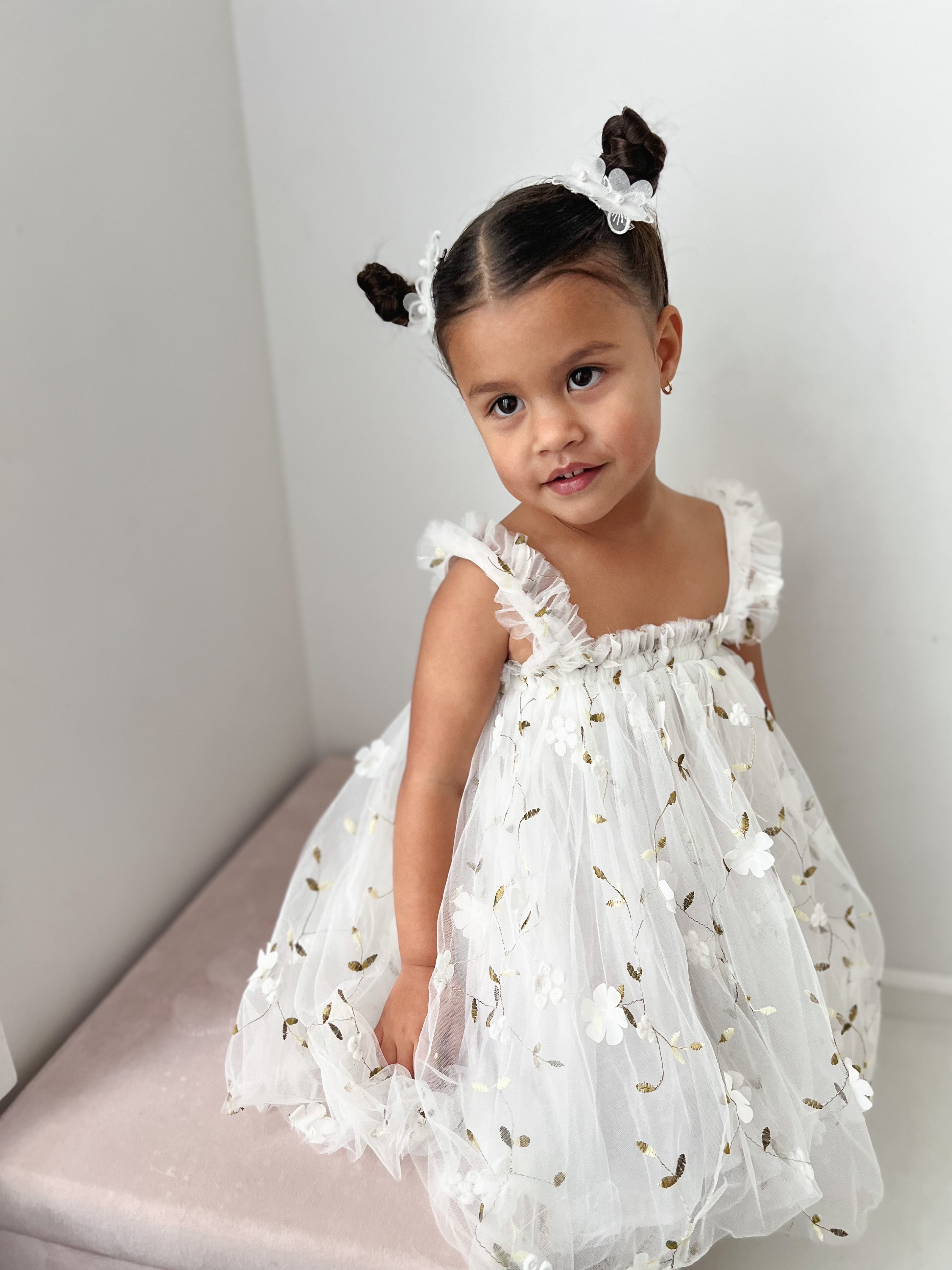 Weißes Blumengartenkleid