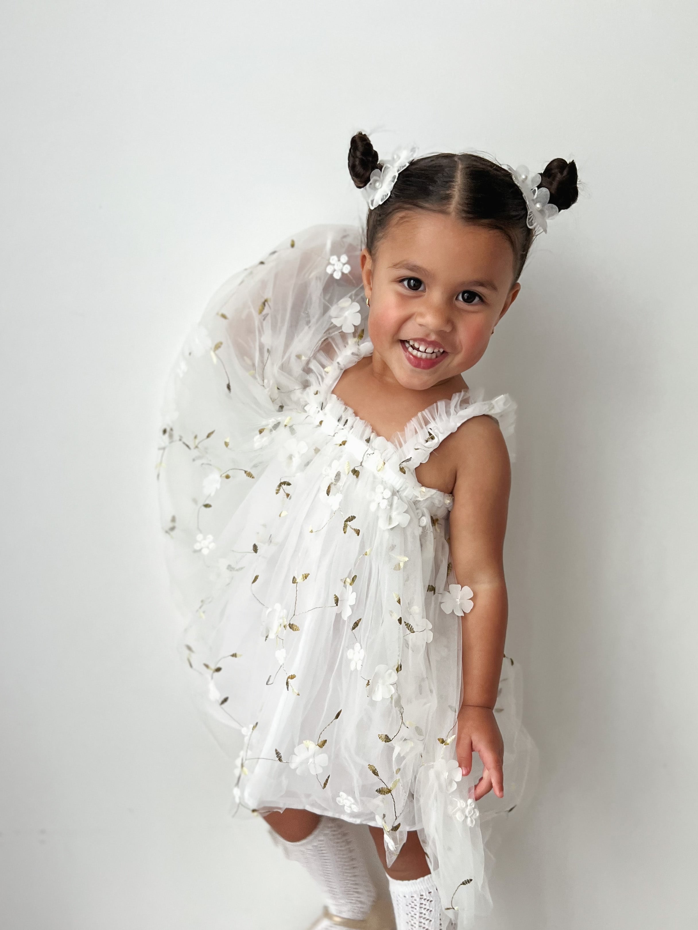 Weißes Blumengartenkleid