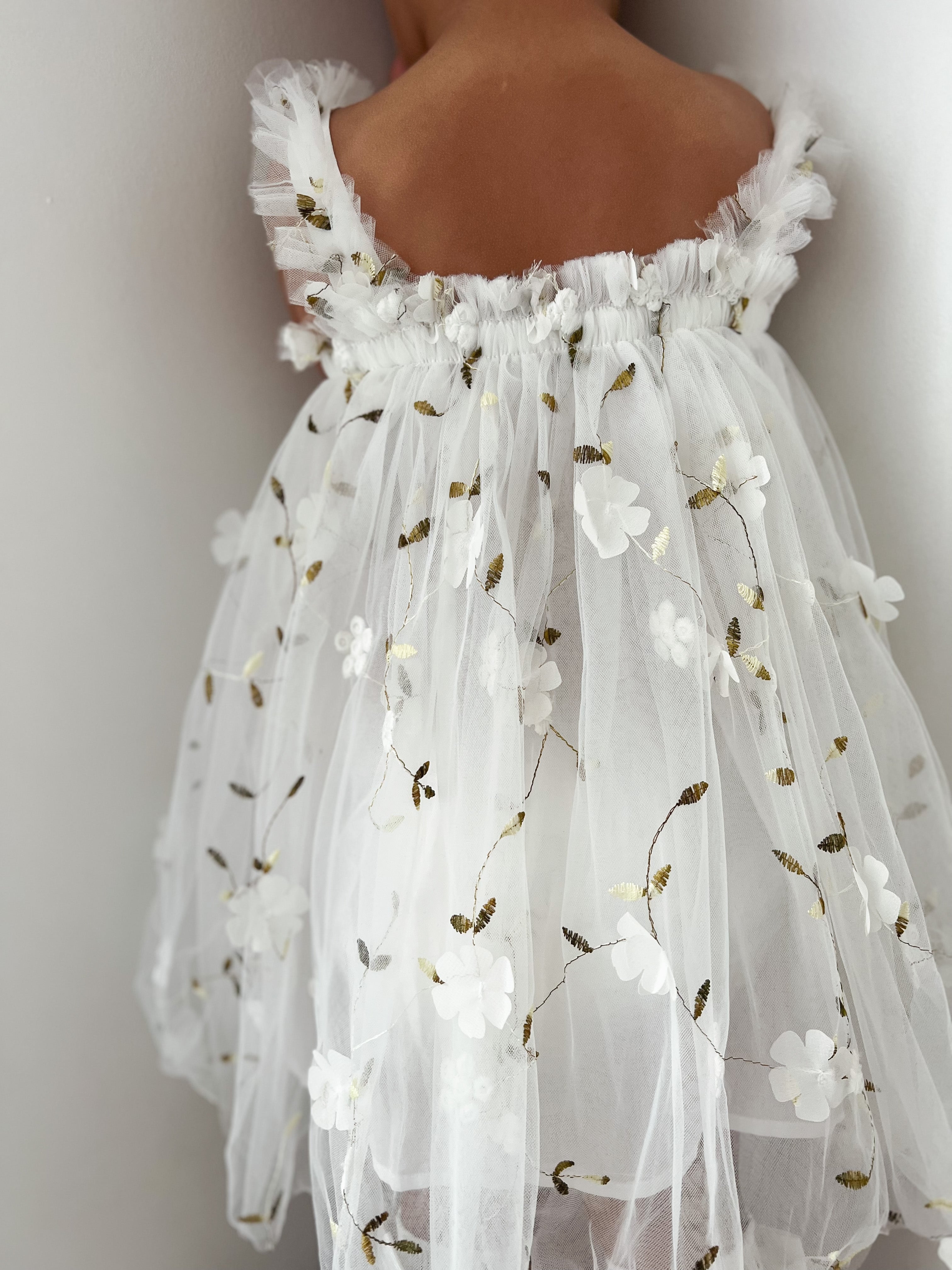 Weißes Blumengartenkleid