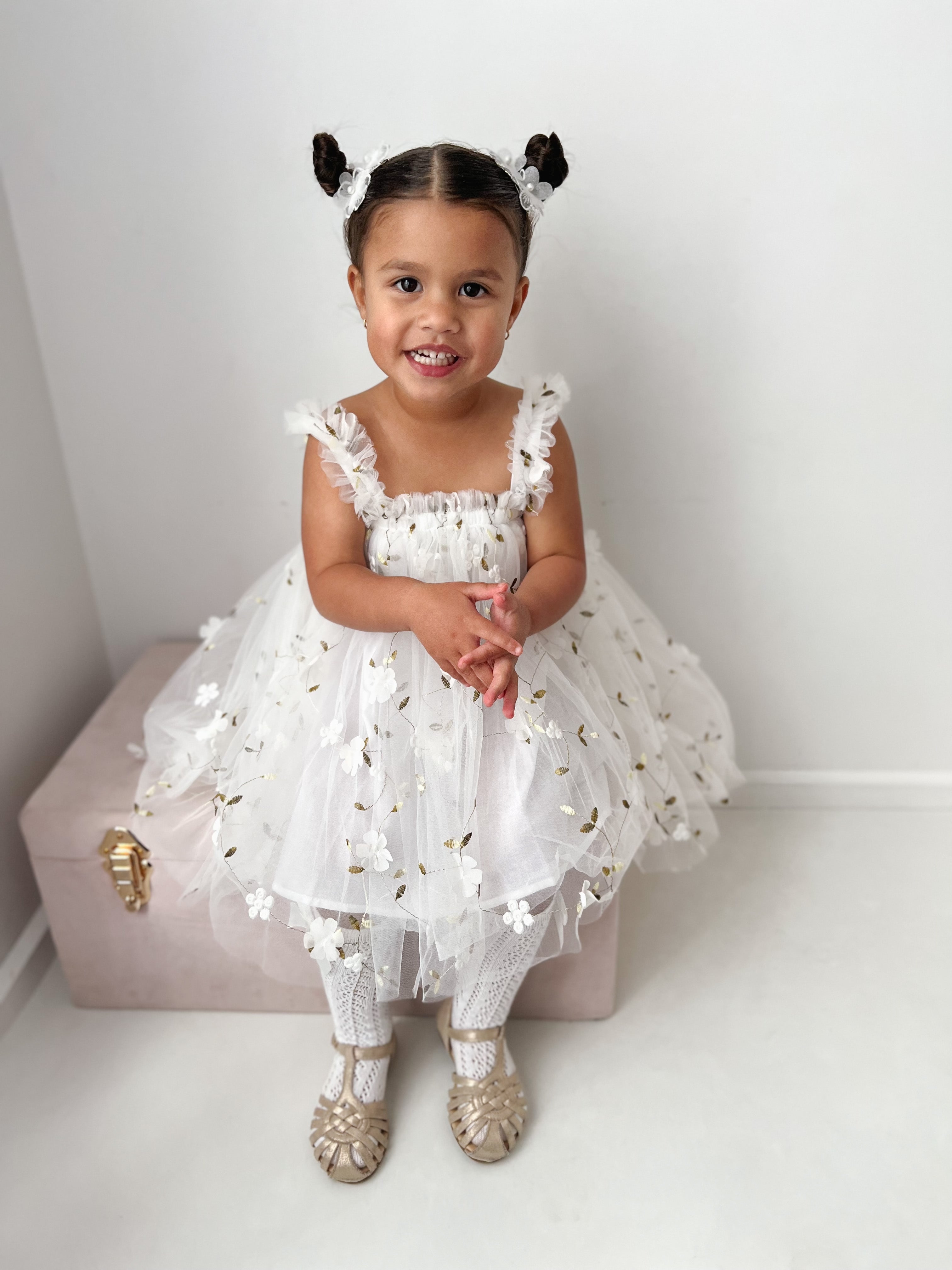 Weißes Blumengartenkleid