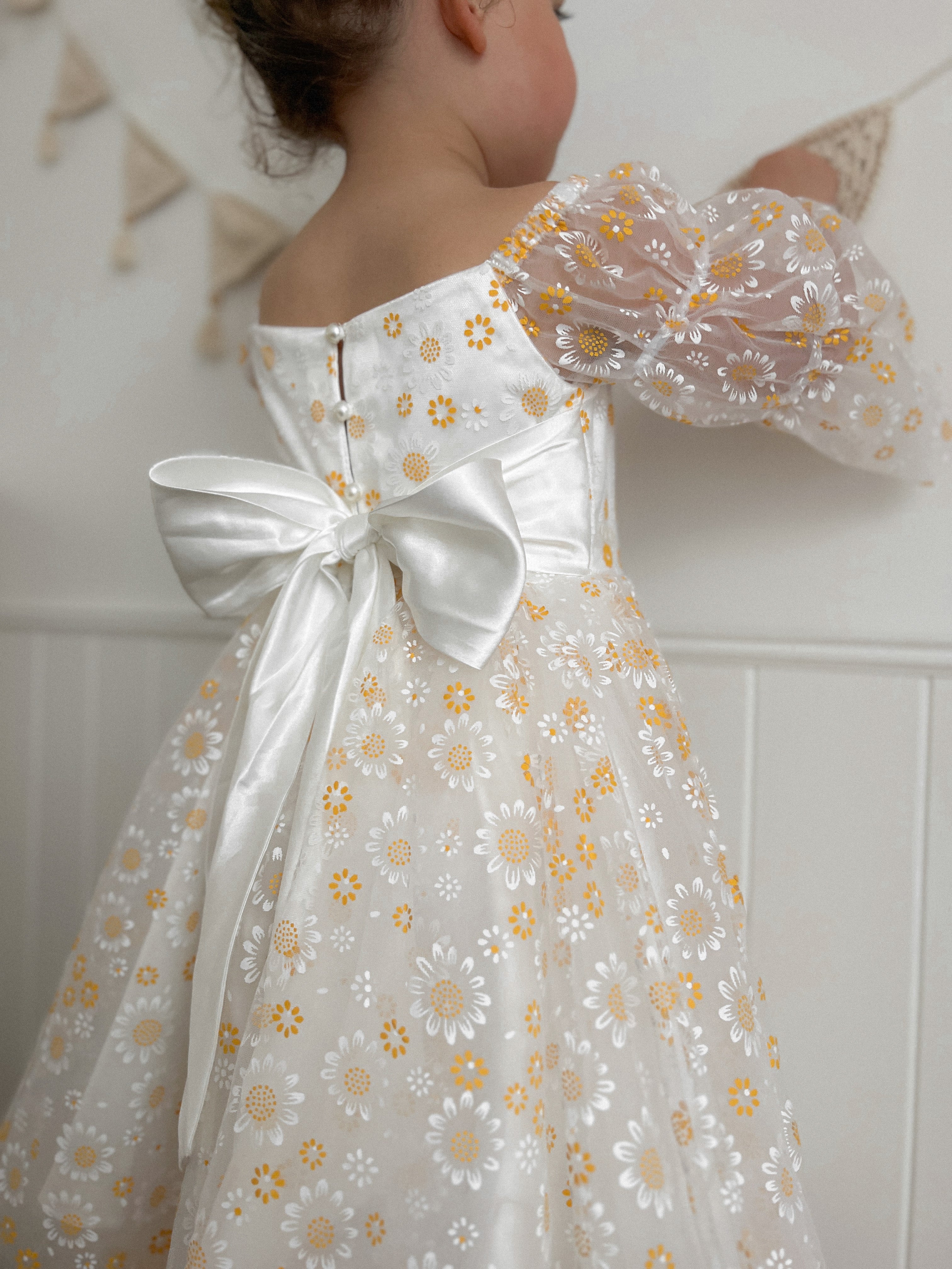 Luxuriöses Daisy Dreams-Kleid (Auf Bestellung gefertigt)