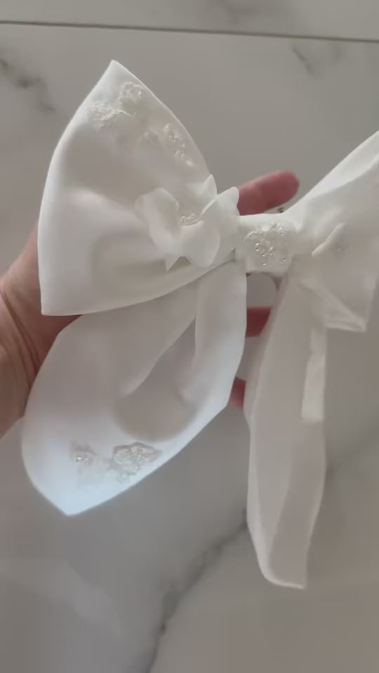 Handgemachte Haarschleife aus Spitze