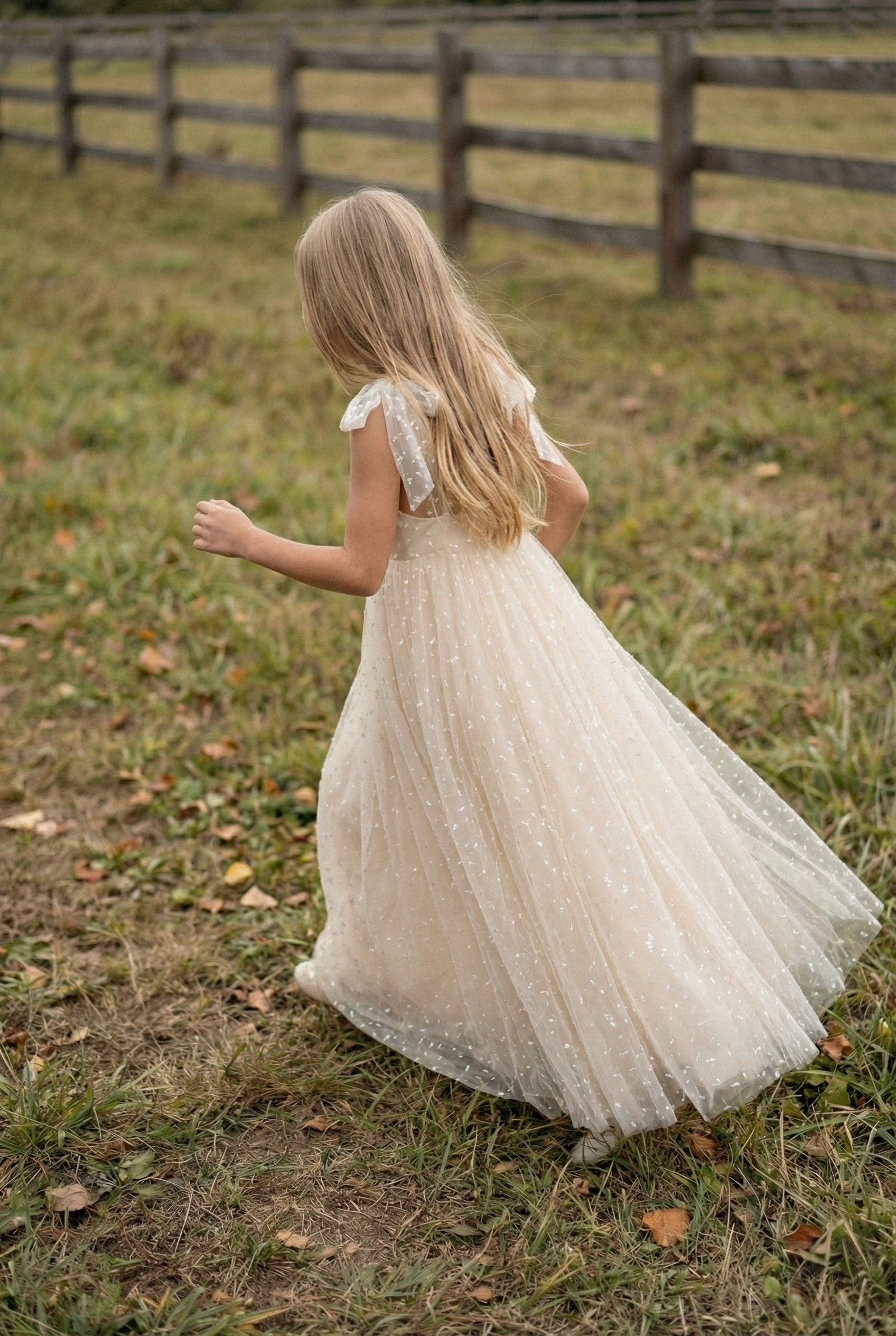 فستان Boho Dreams أبيض/بيج - مصنوع حسب الطلب