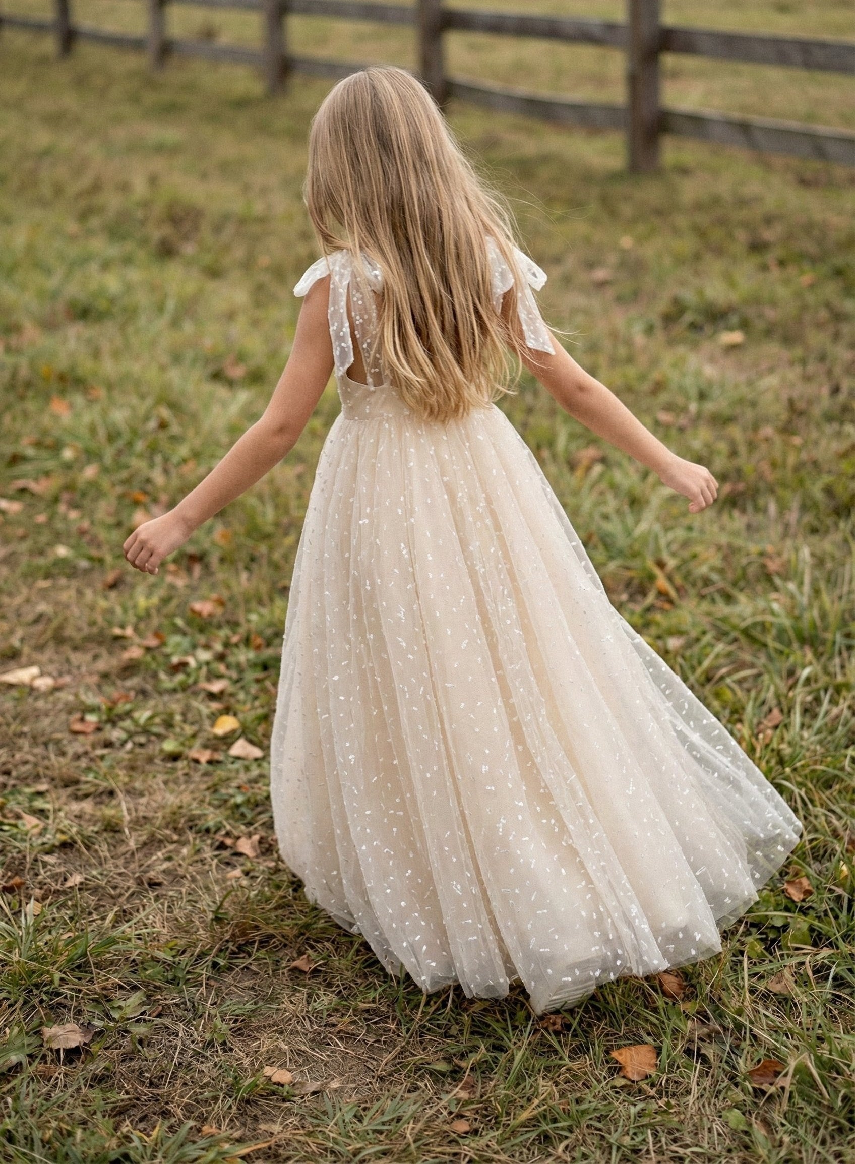 فستان Boho Dreams أبيض/بيج - مصنوع حسب الطلب