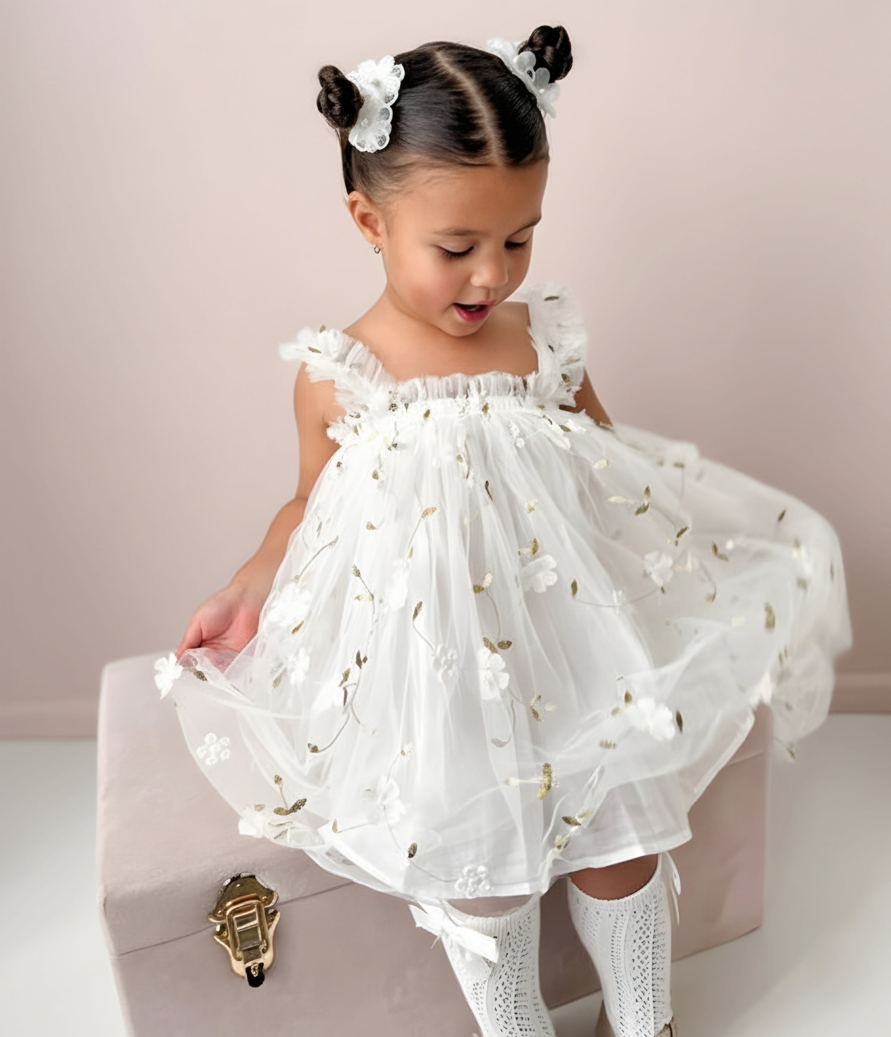 Weißes Blumengartenkleid